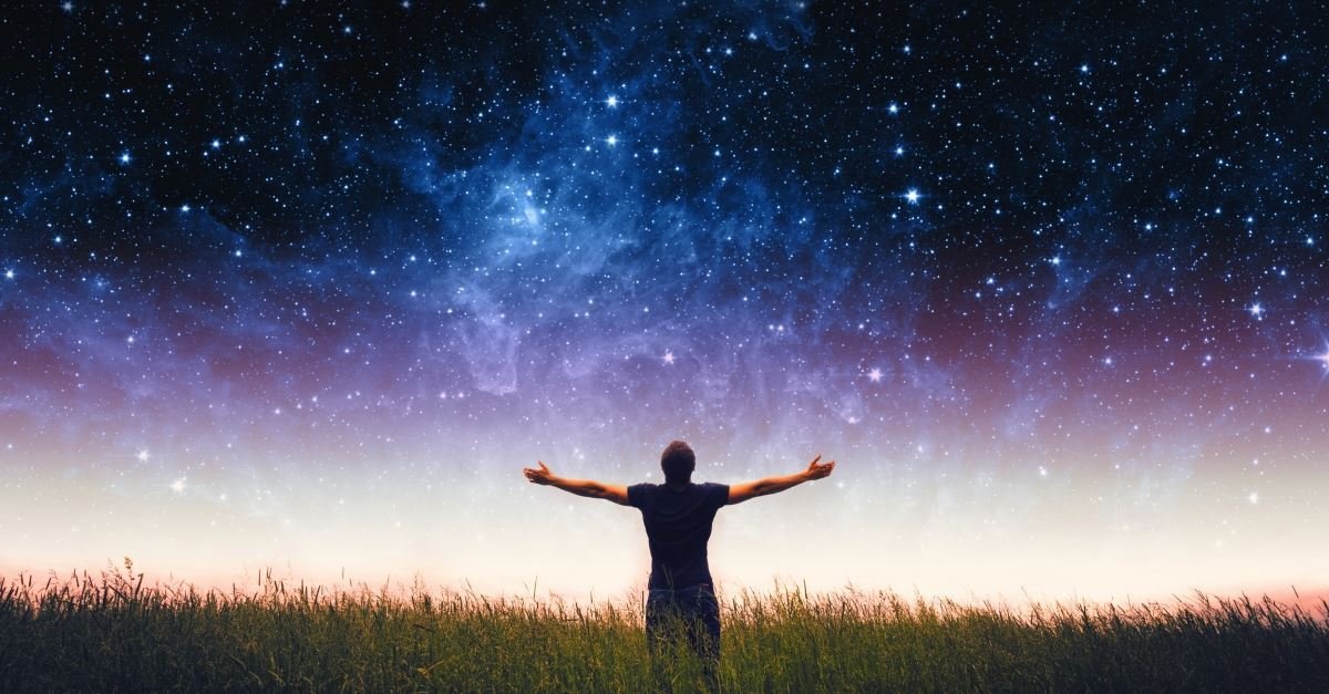 68411 man praising god stars gettyimages fotomaximu.1200w.tn